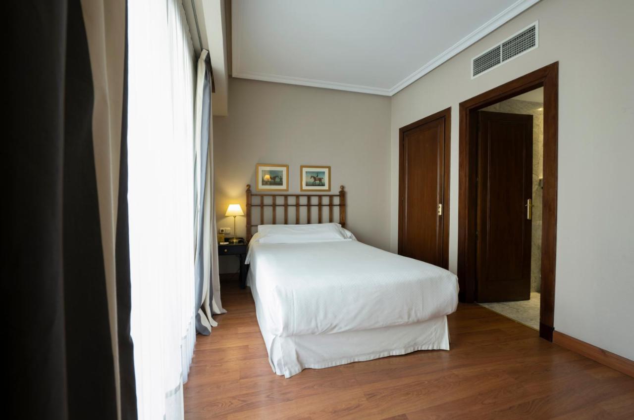 Hotel Barceló Conde Luna 4*