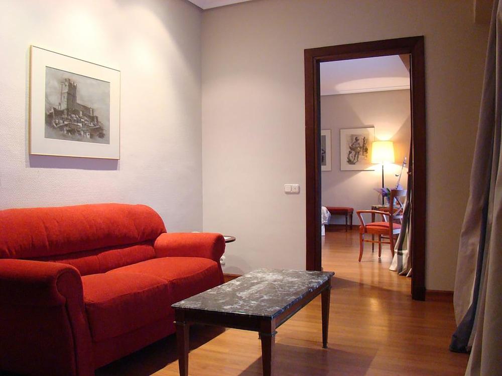 Hotel Barceló Conde Luna 4*